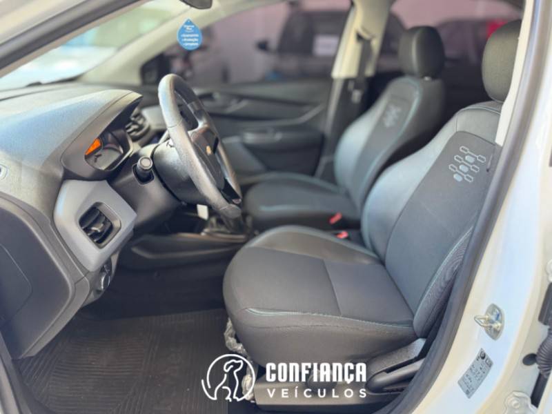 CHEVROLET - ONIX - 2021/2021 - Branca - R$ 66.900,00