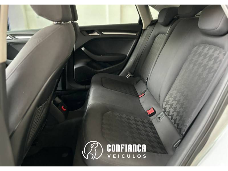 AUDI - A3 - 2014/2014 - Prata - R$ 74.900,00