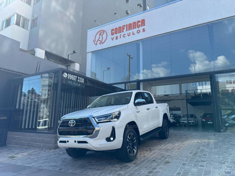 TOYOTA - HILUX - 2024/2024 - Branca - R$ 285.900,00