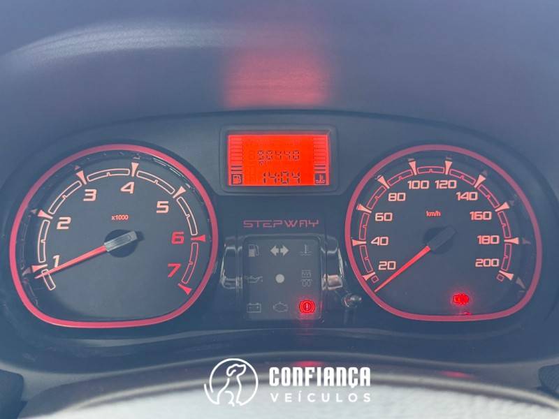 RENAULT - SANDERO - 2013/2014 - Prata - R$ 44.900,00