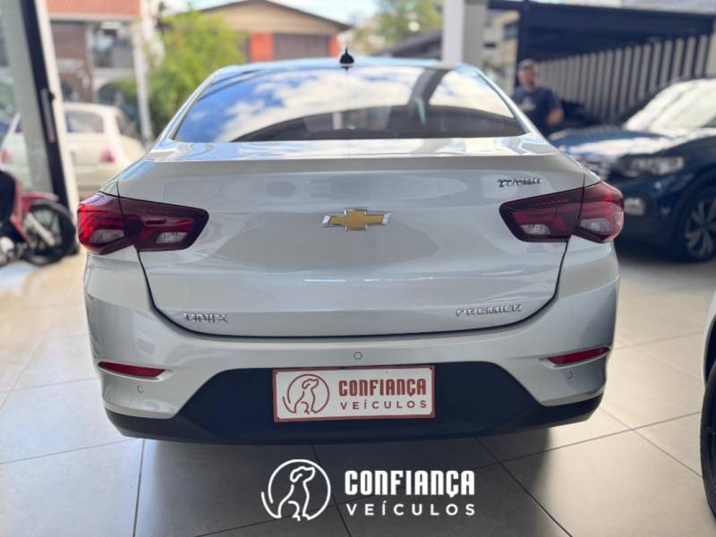 CHEVROLET - ONIX - 2022/2023 - Prata - R$ 87.900,00