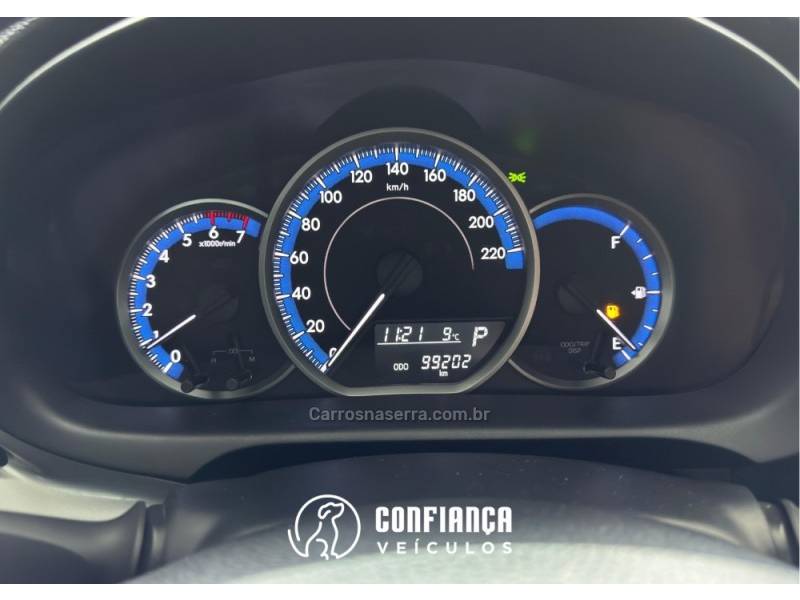 TOYOTA - YARIS - 2021/2022 - Preta - R$ 84.900,00