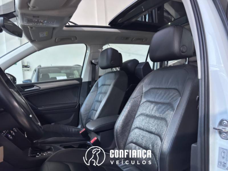 VOLKSWAGEN - TIGUAN - 2018/2019 - Branca - R$ 119.900,00
