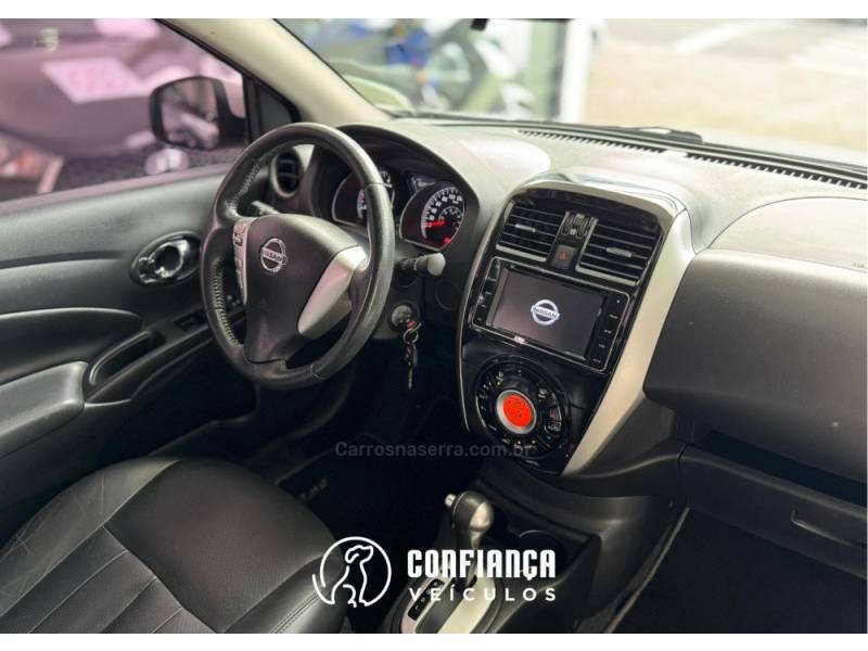 NISSAN - VERSA - 2016/2017 - Branca - R$ 61.900,00