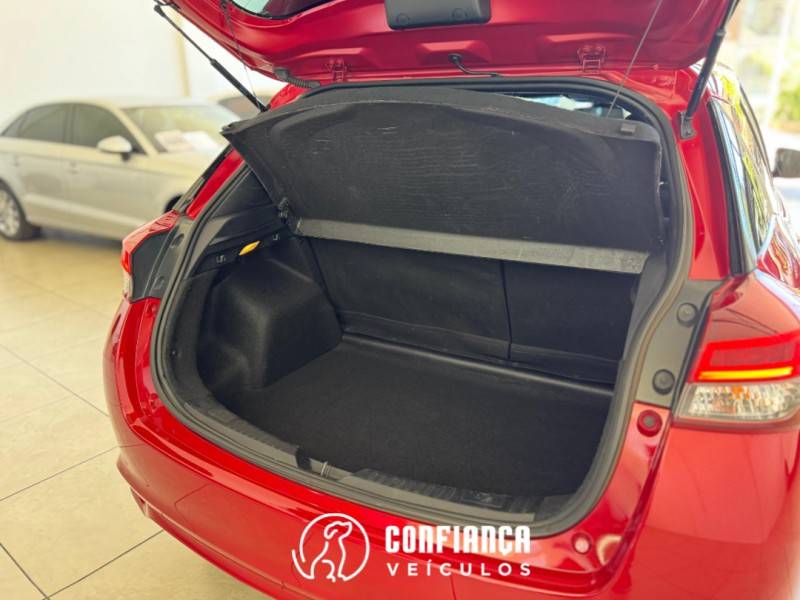 TOYOTA - YARIS - 2022/2023 - Vermelha - R$ 102.900,00