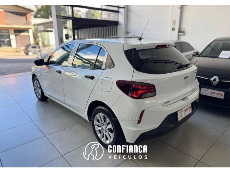 CHEVROLET - ONIX - 2020/2020 - Branca - R$ 65.900,00