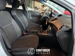 FORD - FIESTA - 2014/2015 - Branca - R$ 45.900,00