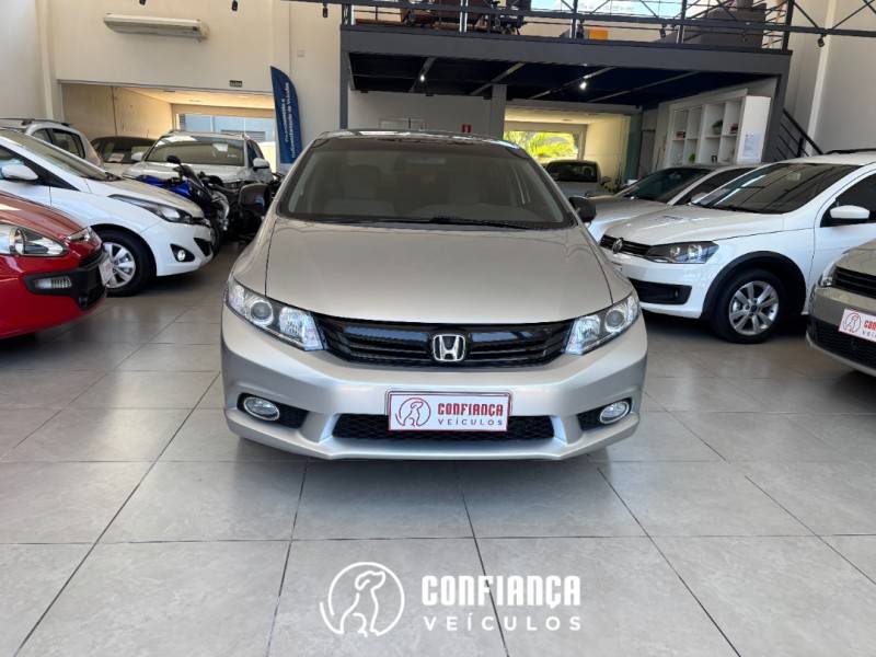 HONDA - CIVIC - 2013/2014 - Prata - R$ 68.900,00