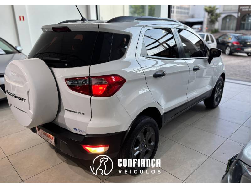 FORD - ECOSPORT - 2017/2018 - Branca - R$ 74.900,00
