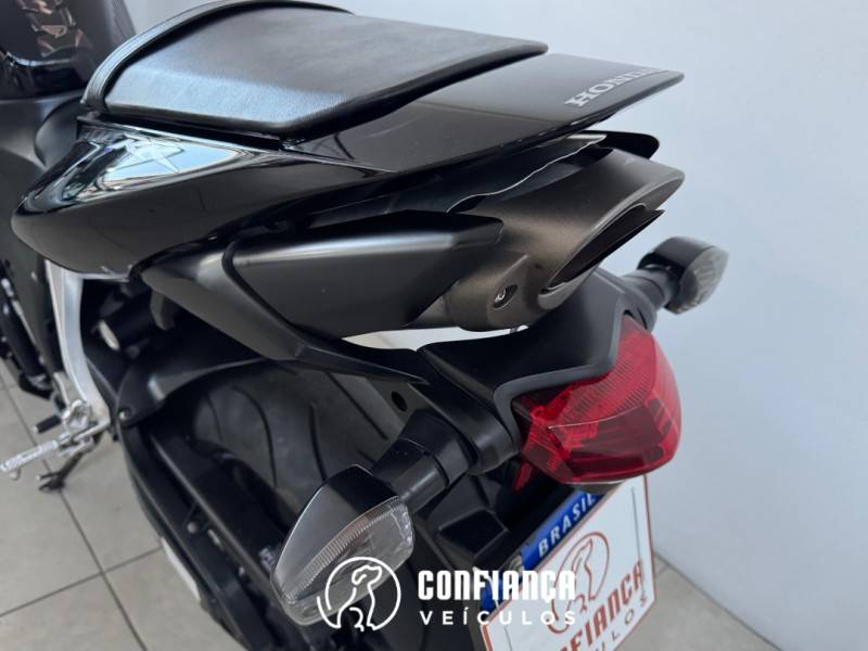 HONDA - CBR 600RR - 2008/2008 - Preta - R$ 43.900,00