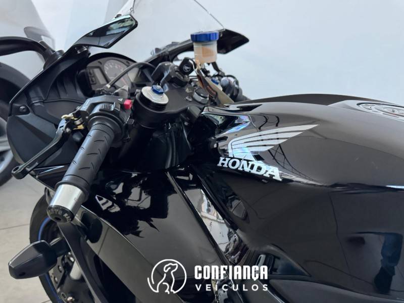 HONDA - CBR 600RR - 2008/2008 - Preta - R$ 43.900,00