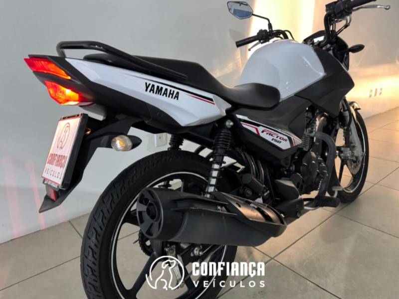 YAMAHA - YBR - 2022/2023 - Branca - R$ 16.200,00