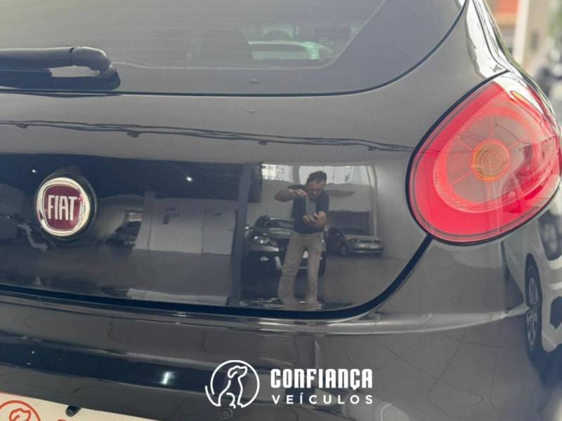 FIAT - BRAVO - 2011/2012 - Preta - R$ 33.900,00