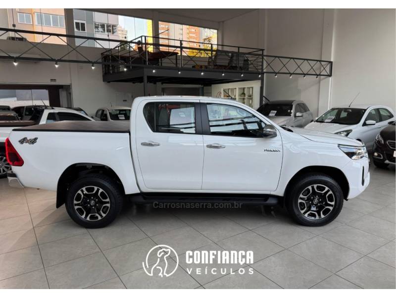 TOYOTA - HILUX - 2024/2024 - Branca - R$ 285.900,00