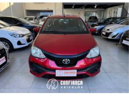 TOYOTA - ETIOS - 2017/2018 - Vermelha - R$ 61.900,00