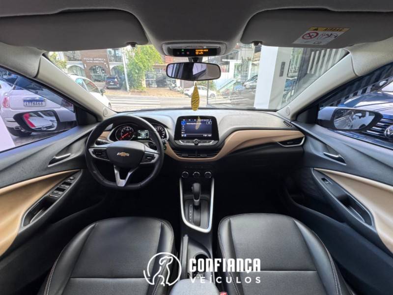 CHEVROLET - ONIX - 2022/2023 - Prata - R$ 87.900,00
