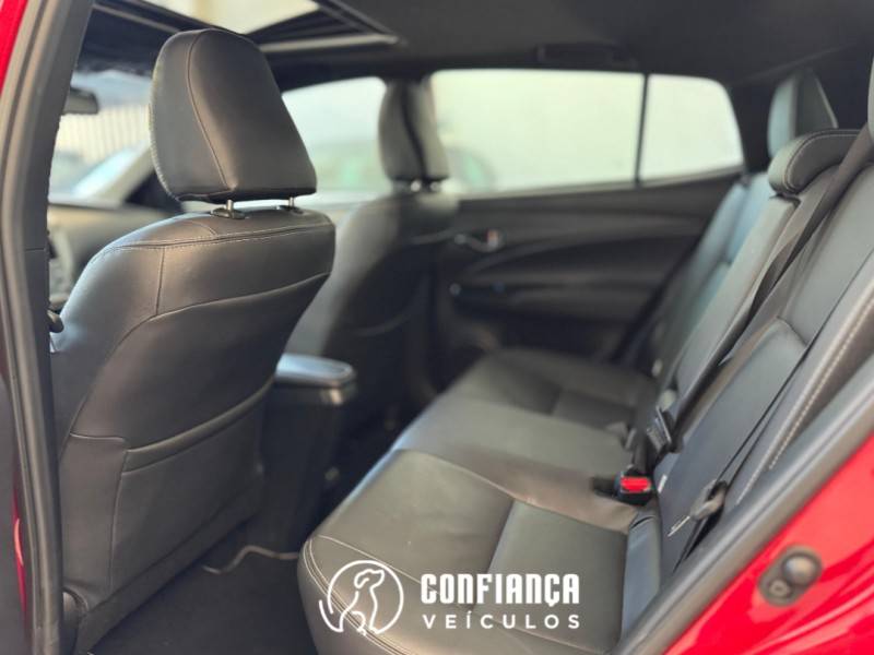TOYOTA - YARIS - 2022/2023 - Vermelha - R$ 102.900,00