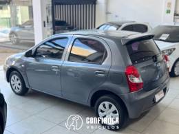 TOYOTA - ETIOS - 2015/2015 - Cinza - R$ 45.900,00
