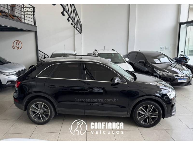 AUDI - Q3 - 2017/2018 - Preta - R$ 129.900,00