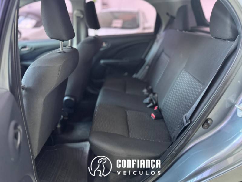 TOYOTA - ETIOS - 2015/2015 - Cinza - R$ 45.900,00