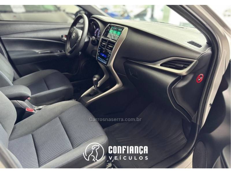 TOYOTA - YARIS - 2021/2022 - Preta - R$ 84.900,00