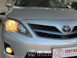 TOYOTA - COROLLA - 2013/2014 - Prata - R$ 74.900,00