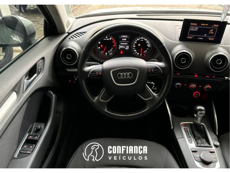 AUDI - A3 - 2014/2014 - Prata - R$ 74.900,00