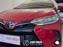 TOYOTA - YARIS - 2022/2023 - Vermelha - R$ 102.900,00