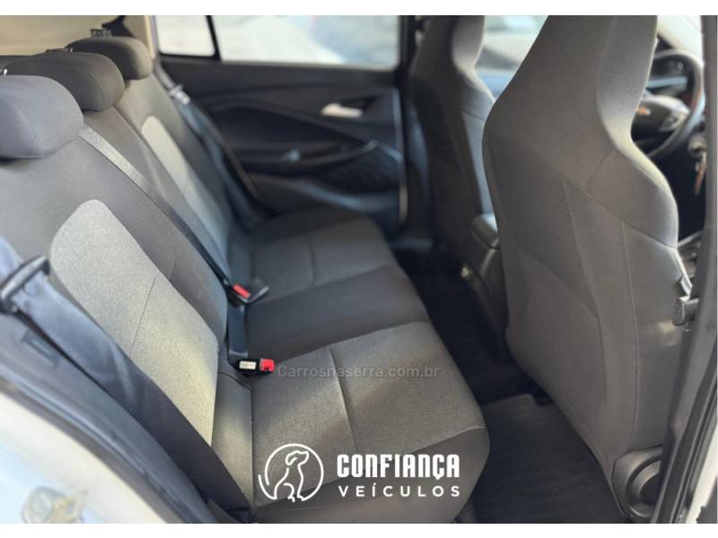 CHEVROLET - ONIX - 2020/2020 - Branca - R$ 65.900,00