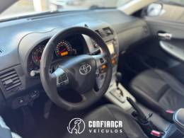 TOYOTA - COROLLA - 2013/2014 - Prata - R$ 74.900,00