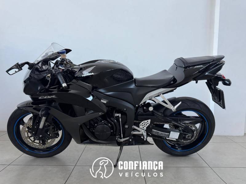 HONDA - CBR 600RR - 2008/2008 - Preta - R$ 43.900,00