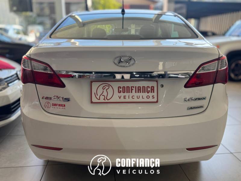 HYUNDAI - HB20S - 2015/2015 - Branca - R$ 55.900,00
