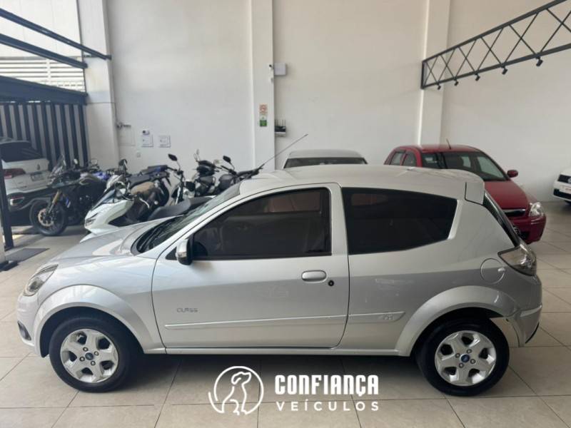 FORD - KA - 2012/2012 - Prata - R$ 30.900,00