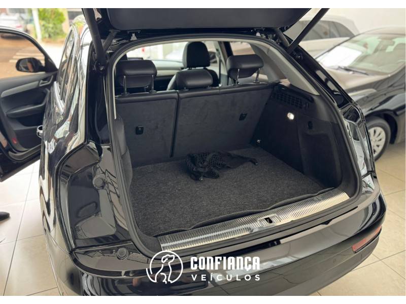 AUDI - Q3 - 2017/2018 - Preta - R$ 129.900,00