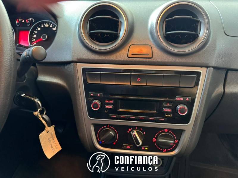 VOLKSWAGEN - SAVEIRO - 2013/2014 - Branca - R$ 46.900,00