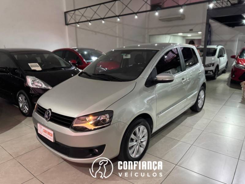 VOLKSWAGEN - FOX - 2010/2010 - Bege - R$ 36.900,00