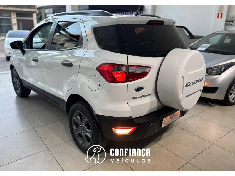 FORD - ECOSPORT - 2017/2018 - Branca - R$ 74.900,00
