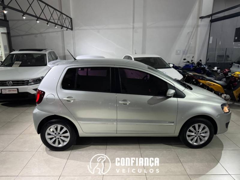 VOLKSWAGEN - FOX - 2010/2010 - Bege - R$ 36.900,00