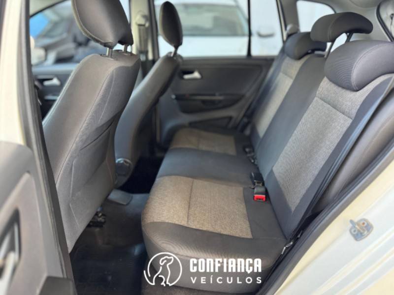 VOLKSWAGEN - SPACEFOX - 2012/2013 - Branca - R$ 39.900,00
