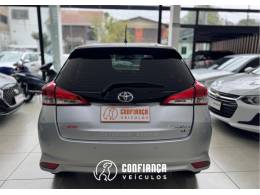 TOYOTA - YARIS - 2021/2022 - Preta - R$ 84.900,00