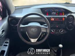 TOYOTA - ETIOS - 2015/2015 - Cinza - R$ 45.900,00