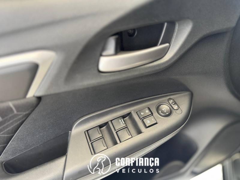 HONDA - FIT - 2015/2016 - Preta - R$ 69.900,00