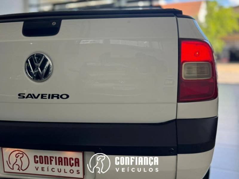 VOLKSWAGEN - SAVEIRO - 2013/2014 - Branca - R$ 46.900,00