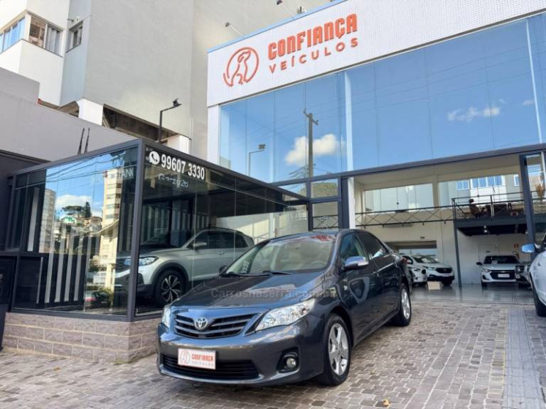 TOYOTA - COROLLA - 2011/2012 - Cinza - R$ 64.900,00