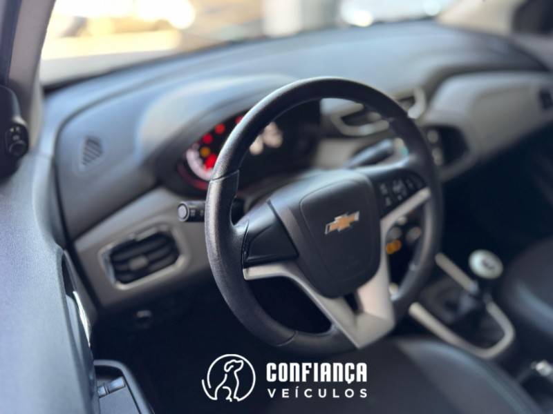 CHEVROLET - ONIX - 2018/2019 - Prata - R$ 62.900,00