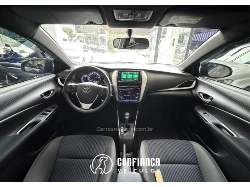 TOYOTA - YARIS - 2021/2022 - Preta - R$ 84.900,00