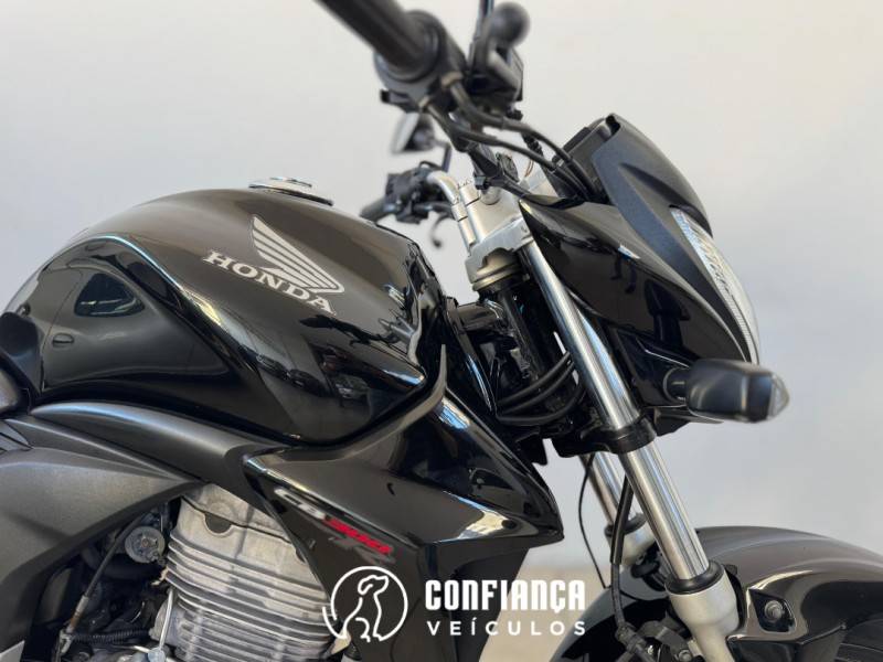 HONDA - CB 300R - 2013/2013 - Preta - R$ 14.500,00