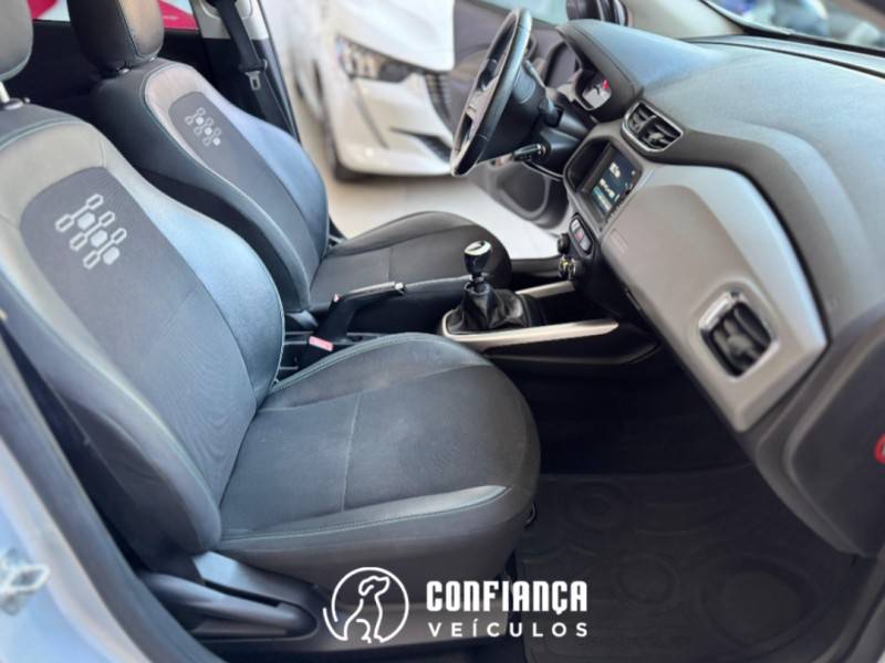 CHEVROLET - ONIX - 2018/2019 - Prata - R$ 62.900,00