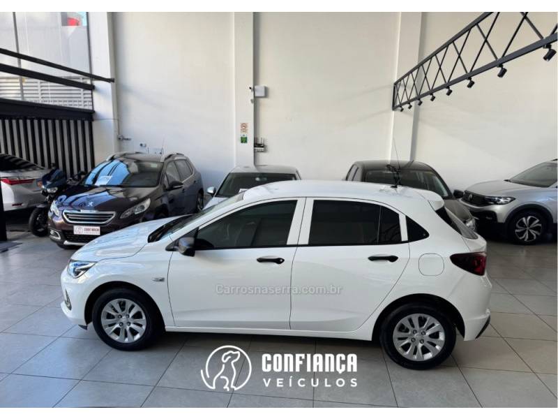 CHEVROLET - ONIX - 2020/2020 - Branca - R$ 65.900,00