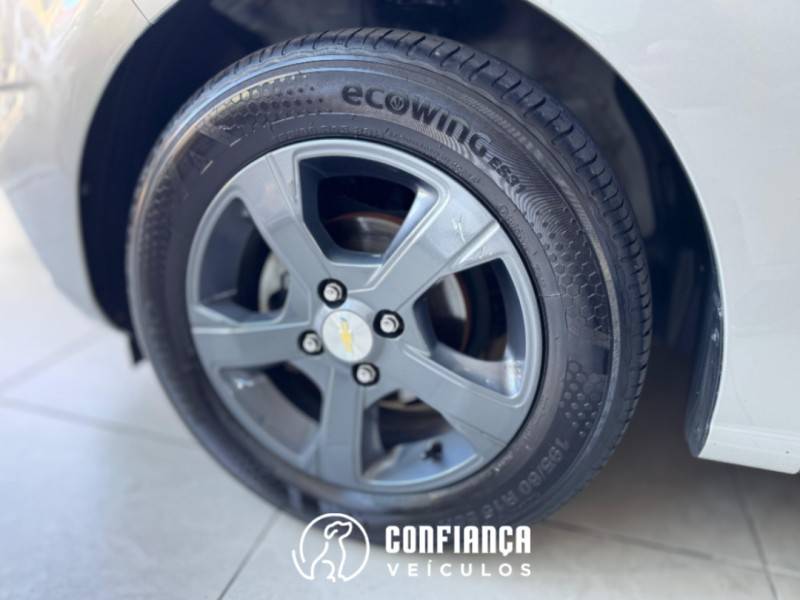 CHEVROLET - ONIX - 2018/2019 - Prata - R$ 62.900,00